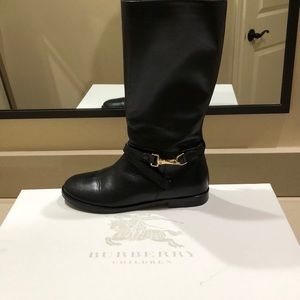 Burberry Black boots Children size 33!